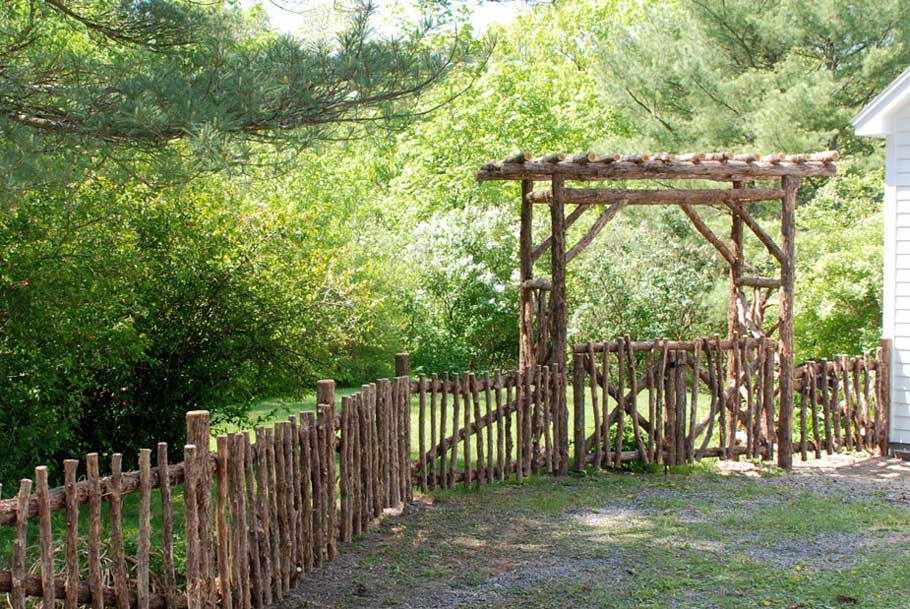 Lucy's Arbor & Fencing